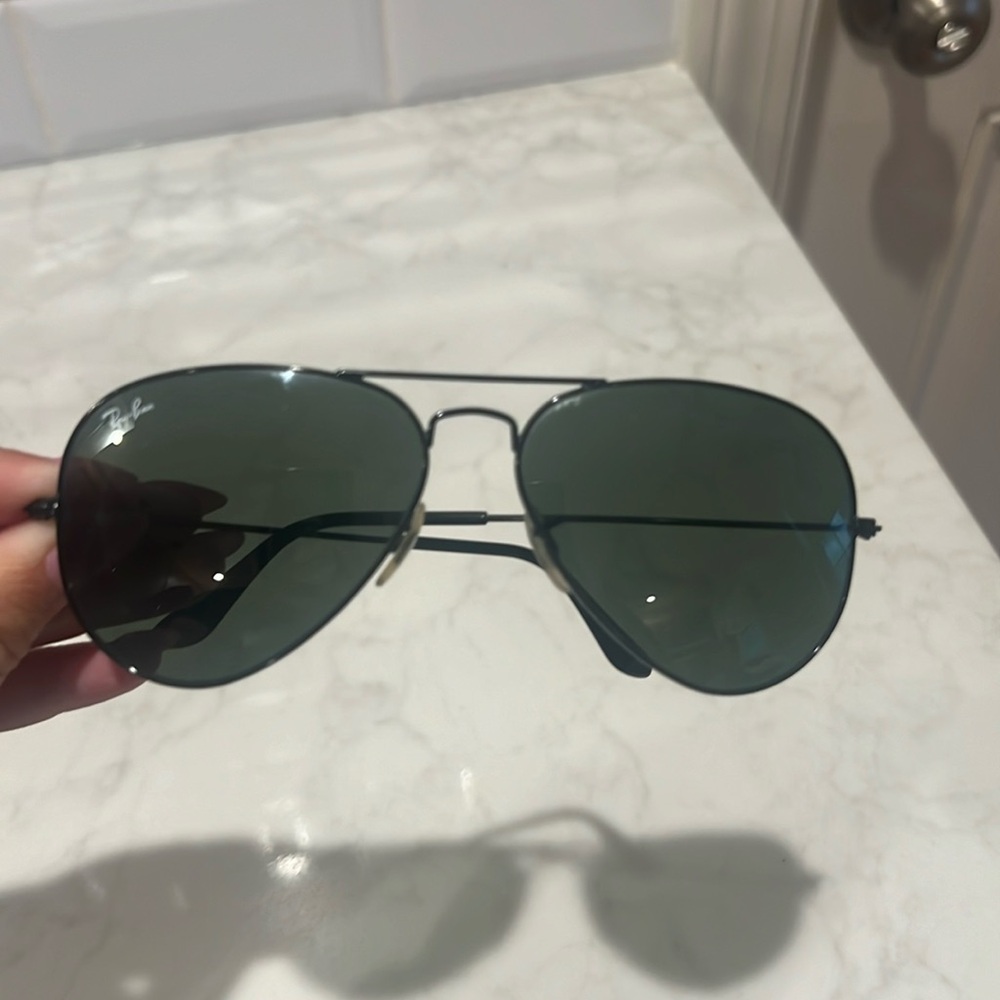 Black aviator ray bans